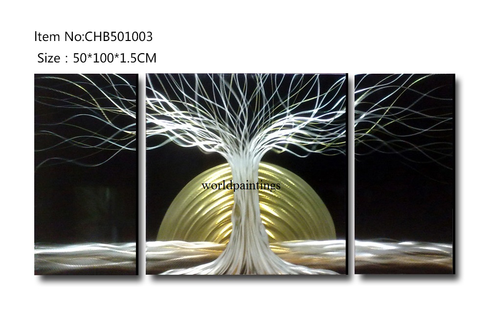 ציור אלומיניום עץ וברקע שקיעה